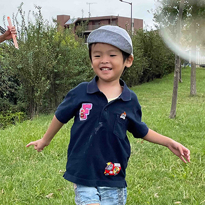 生き生きした表情の男の子